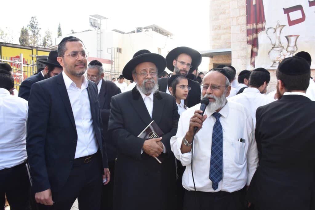 קמחא דפסחא: הגה"צ רבי אבנר עפג'ין חילק אלפי סלי מזון למשפחות