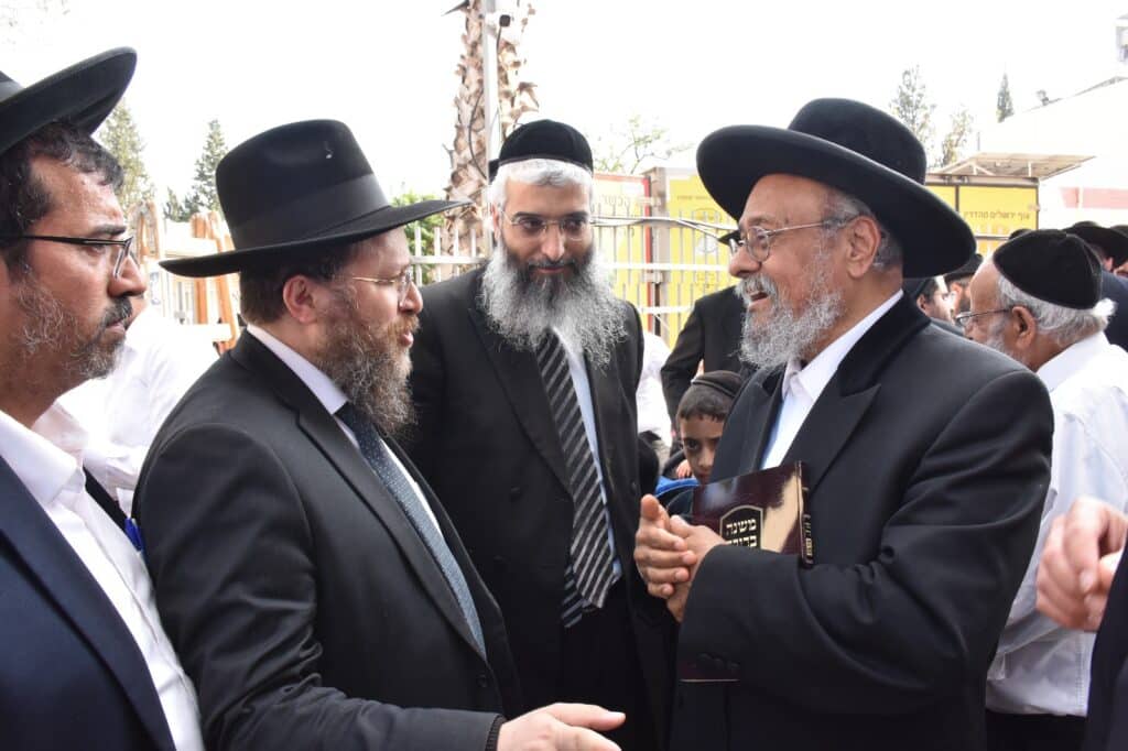 קמחא דפסחא: הגה"צ רבי אבנר עפג'ין חילק אלפי סלי מזון למשפחות