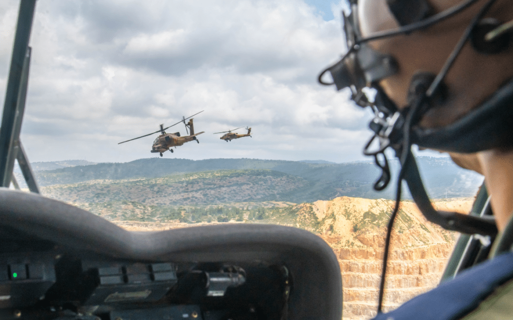 צפו: מטס הצדעה לנופלים במלחמה