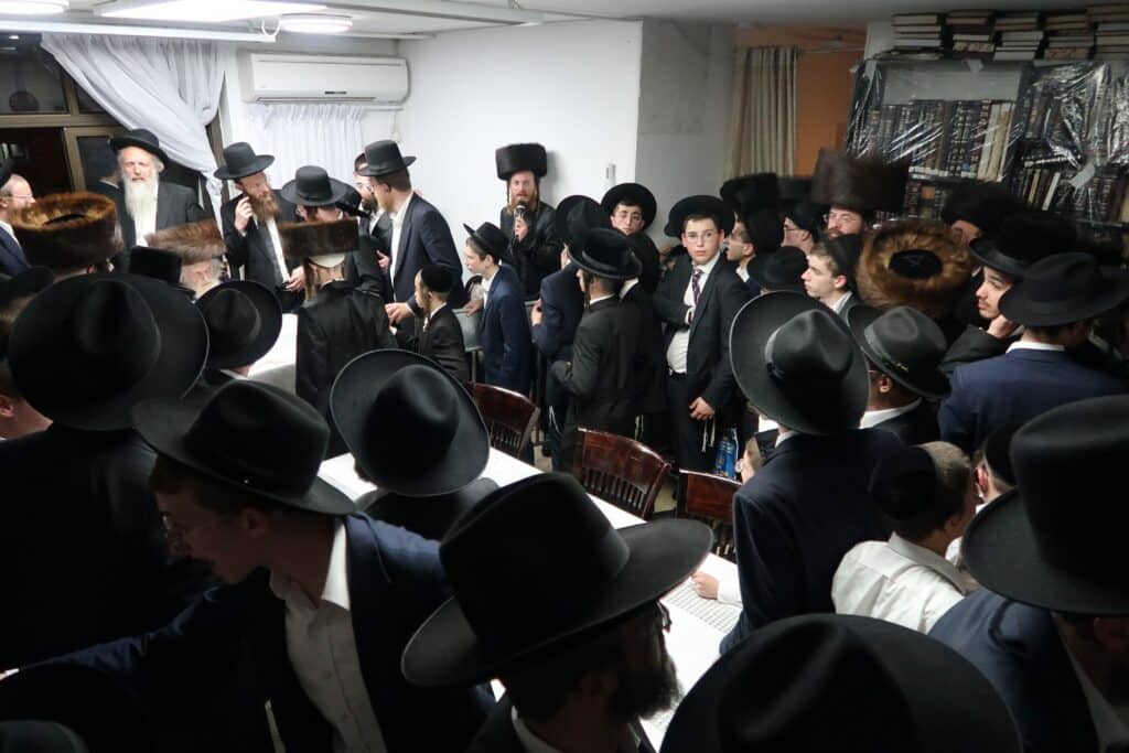אלפים נהרו להקבלת פני רבו אצל הגר"מ שטרנבוך