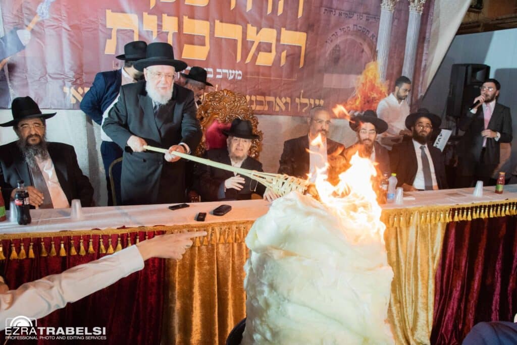 בהשתתפות מאות תושבים: הגר"מ מאזוז הדליק את בני ברק