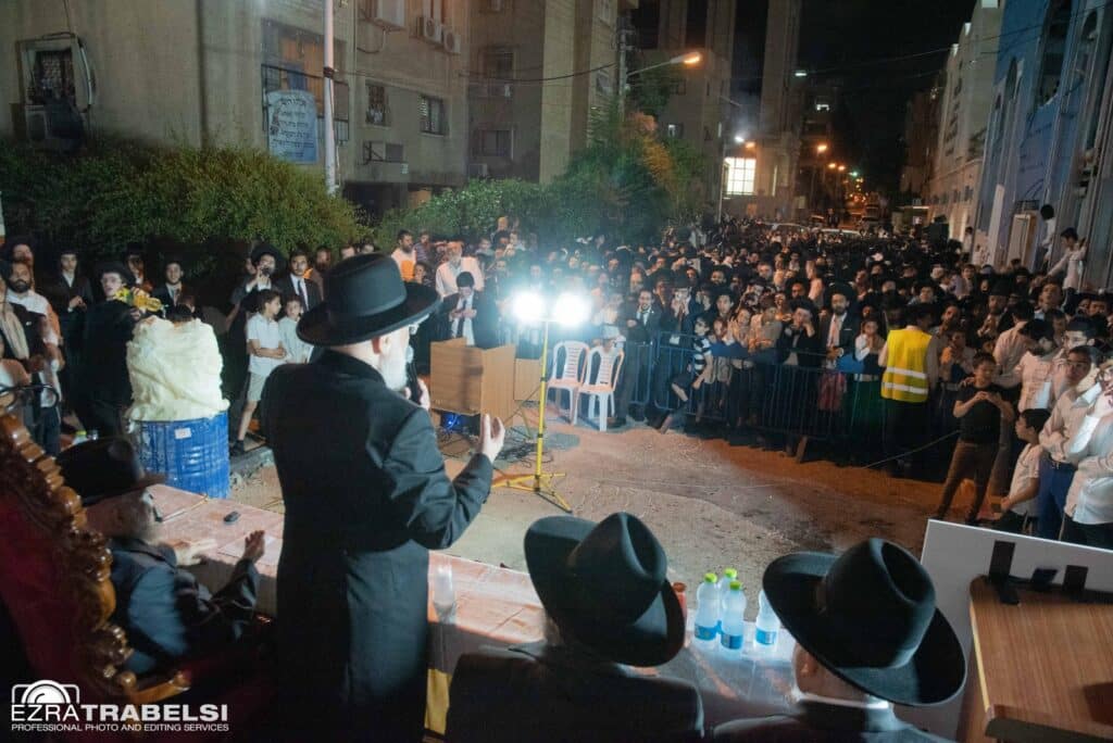 בהשתתפות מאות תושבים: הגר"מ מאזוז הדליק את בני ברק