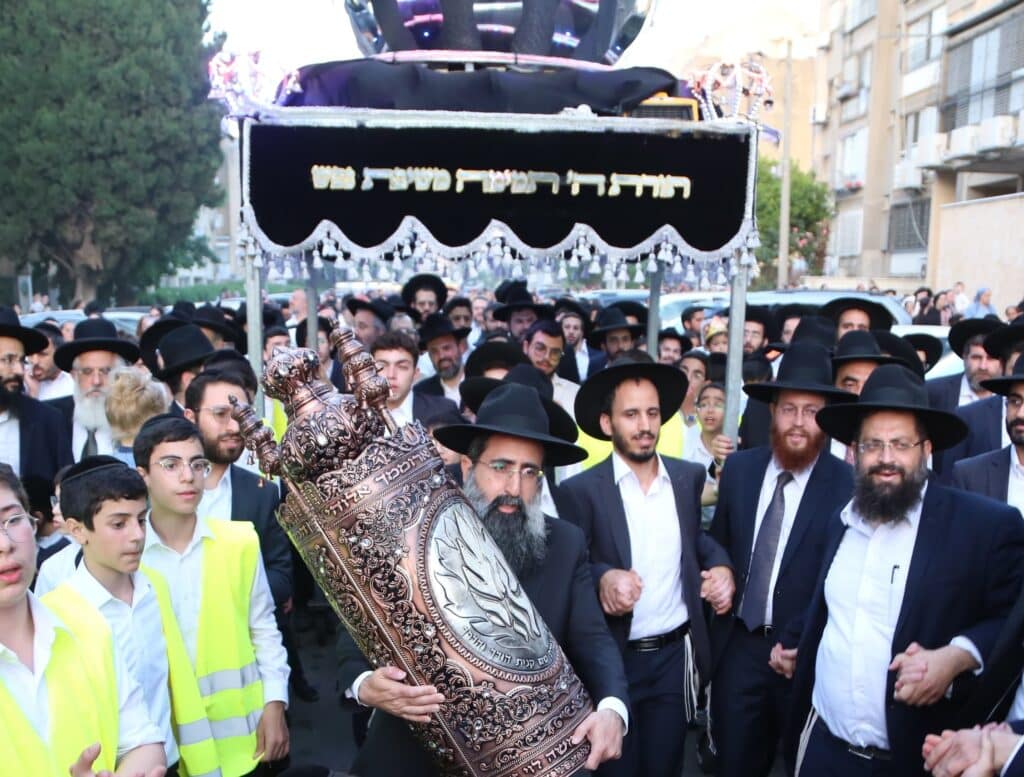 ביום ל"ג בעומר: ספר תורה הוכנס לעילוי נשמת הרוג האסון