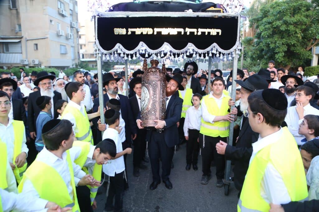 ביום ל"ג בעומר: ספר תורה הוכנס לעילוי נשמת הרוג האסון