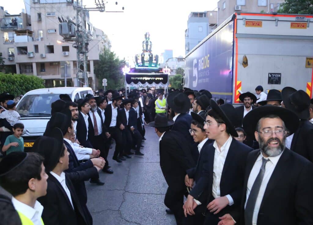 ביום ל"ג בעומר: ספר תורה הוכנס לעילוי נשמת הרוג האסון