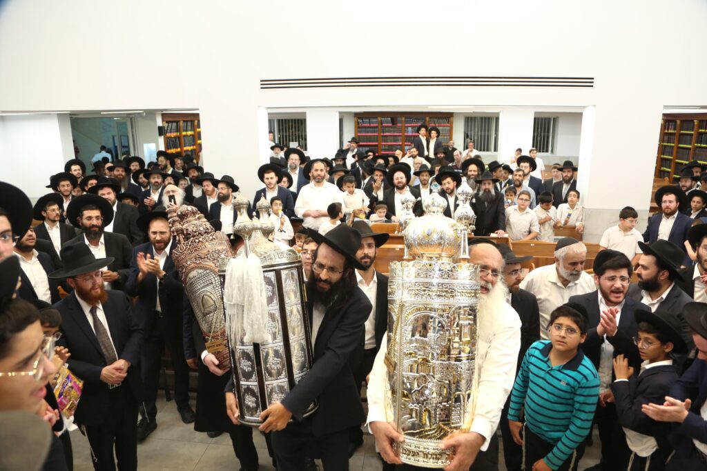 ביום ל"ג בעומר: ספר תורה הוכנס לעילוי נשמת הרוג האסון