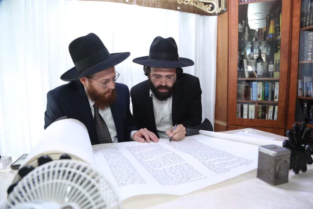 ביום ל"ג בעומר: ספר תורה הוכנס לעילוי נשמת הרוג האסון