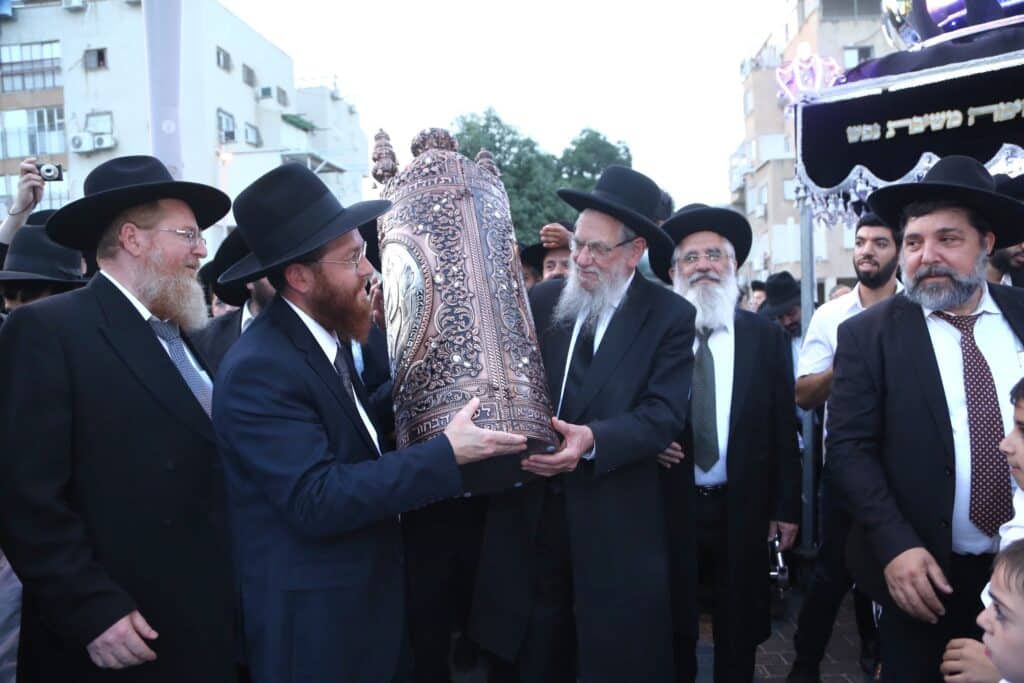 ביום ל"ג בעומר: ספר תורה הוכנס לעילוי נשמת הרוג האסון