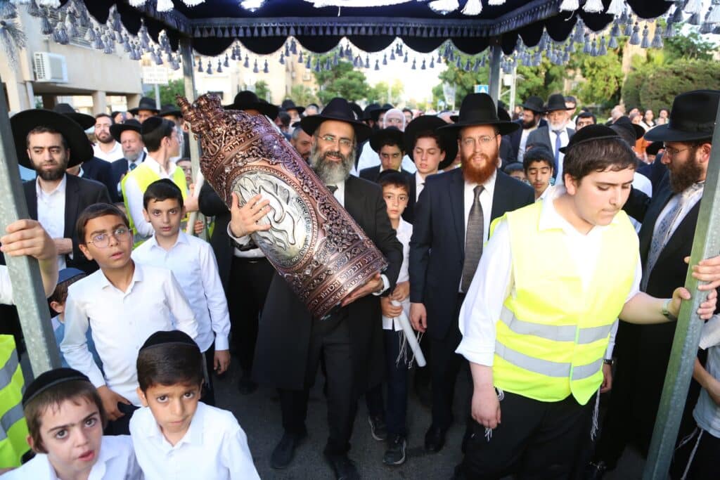 ביום ל"ג בעומר: ספר תורה הוכנס לעילוי נשמת הרוג האסון