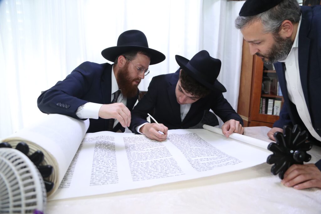 ביום ל"ג בעומר: ספר תורה הוכנס לעילוי נשמת הרוג האסון
