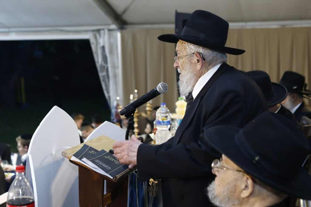 רכסים רקדה: הכנסת ס"ת לביהמ"ד הגדול 'מאורות' רכסים רקדה: הכנסת ס"ת לביהמ"ד הגדול 'מאורות'