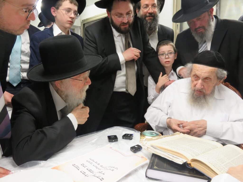 בגבעת הישיבה ובבית: רבבות הקבילו את פני מרן הגר"ד לנדו בגבעת הישיבה ובבית: רבבות הקבילו את פני מרן הגר"ד לנדו