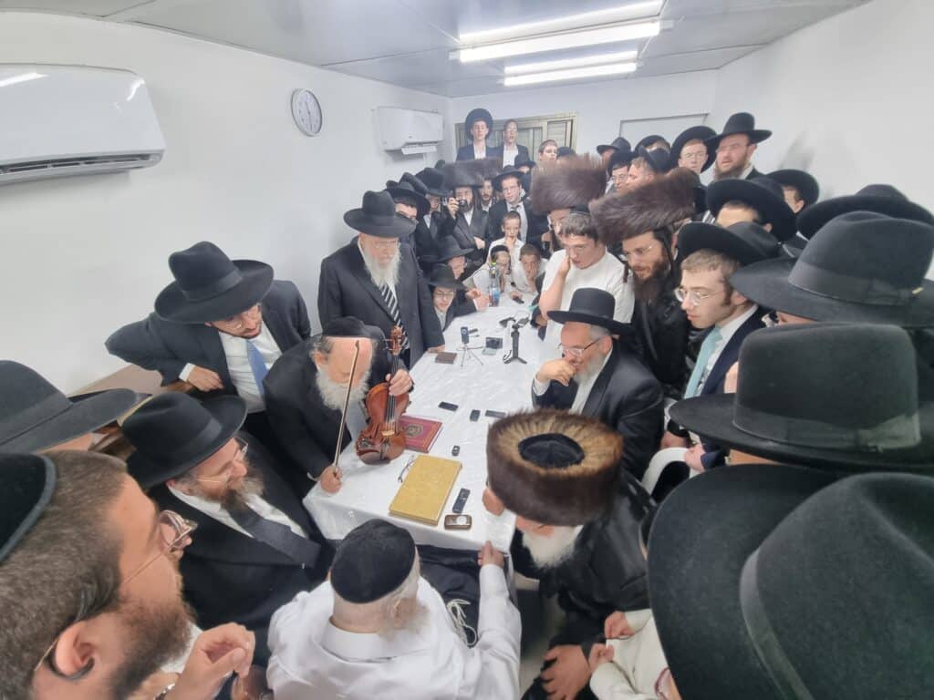 בגבעת הישיבה ובבית: רבבות הקבילו את פני מרן הגר"ד לנדו בגבעת הישיבה ובבית: רבבות הקבילו את פני מרן הגר"ד לנדו