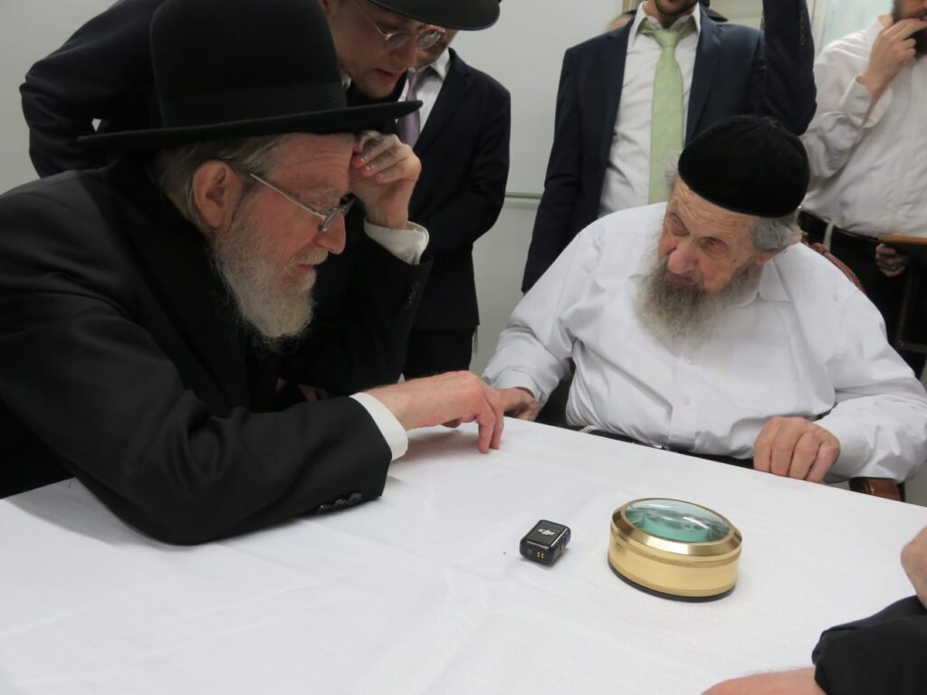 בגבעת הישיבה ובבית: רבבות הקבילו את פני מרן הגר"ד לנדו בגבעת הישיבה ובבית: רבבות הקבילו את פני מרן הגר"ד לנדו