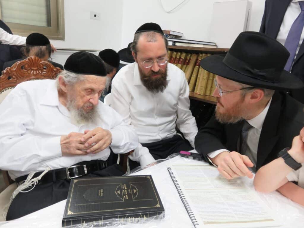 בגבעת הישיבה ובבית: רבבות הקבילו את פני מרן הגר"ד לנדו בגבעת הישיבה ובבית: רבבות הקבילו את פני מרן הגר"ד לנדו