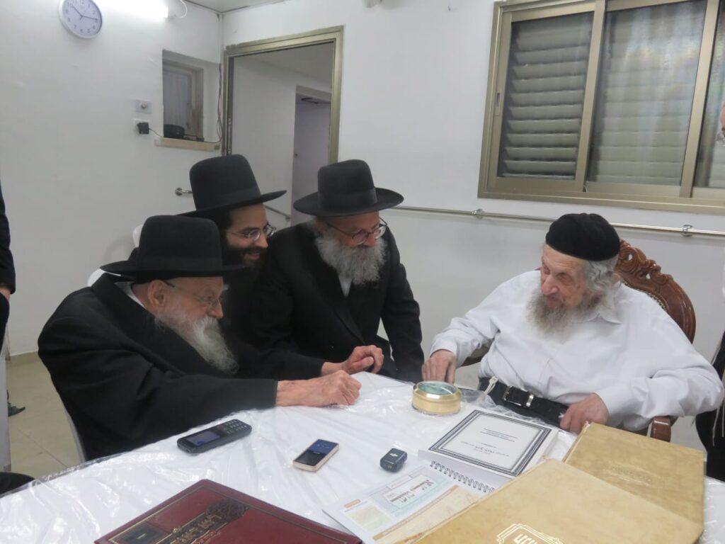 בגבעת הישיבה ובבית: רבבות הקבילו את פני מרן הגר"ד לנדו בגבעת הישיבה ובבית: רבבות הקבילו את פני מרן הגר"ד לנדו