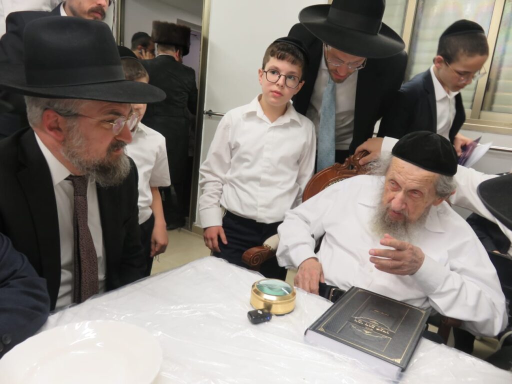 בגבעת הישיבה ובבית: רבבות הקבילו את פני מרן הגר"ד לנדו בגבעת הישיבה ובבית: רבבות הקבילו את פני מרן הגר"ד לנדו