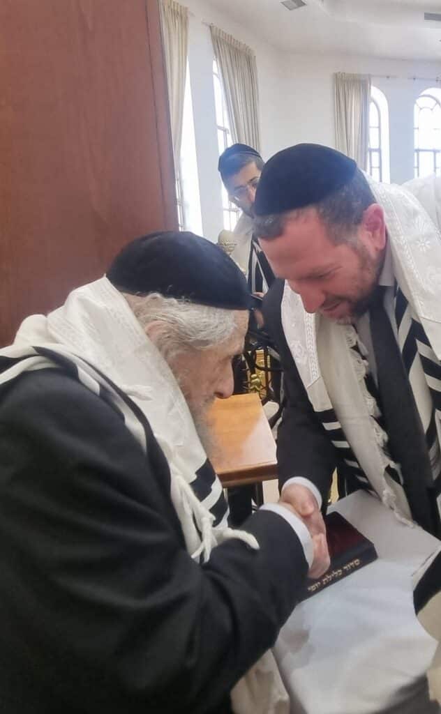 בגבעת הישיבה ובבית: רבבות הקבילו את פני מרן הגר"ד לנדו בגבעת הישיבה ובבית: רבבות הקבילו את פני מרן הגר"ד לנדו