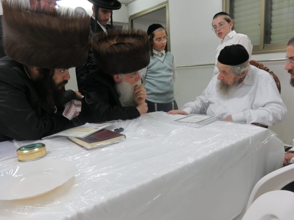 בגבעת הישיבה ובבית: רבבות הקבילו את פני מרן הגר"ד לנדו בגבעת הישיבה ובבית: רבבות הקבילו את פני מרן הגר"ד לנדו