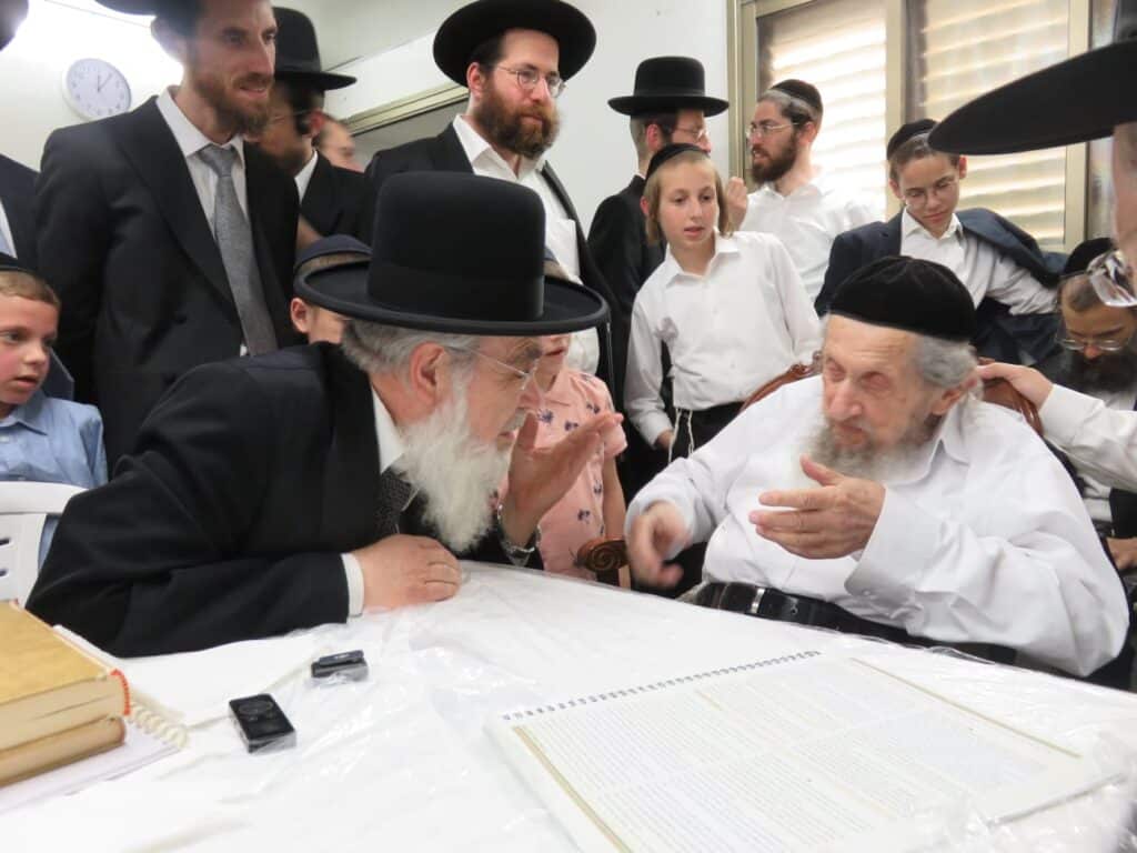 בגבעת הישיבה ובבית: רבבות הקבילו את פני מרן הגר"ד לנדו בגבעת הישיבה ובבית: רבבות הקבילו את פני מרן הגר"ד לנדו