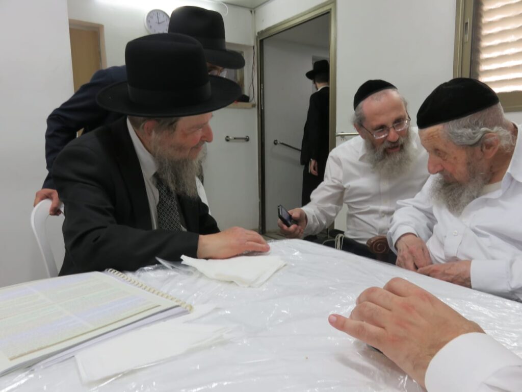 בגבעת הישיבה ובבית: רבבות הקבילו את פני מרן הגר"ד לנדו בגבעת הישיבה ובבית: רבבות הקבילו את פני מרן הגר"ד לנדו