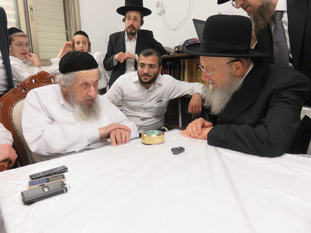 בגבעת הישיבה ובבית: רבבות הקבילו את פני מרן הגר"ד לנדו בגבעת הישיבה ובבית: רבבות הקבילו את פני מרן הגר"ד לנדו