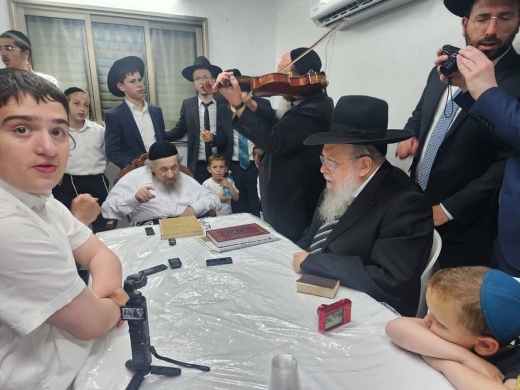 בגבעת הישיבה ובבית: רבבות הקבילו את פני מרן הגר"ד לנדו בגבעת הישיבה ובבית: רבבות הקבילו את פני מרן הגר"ד לנדו