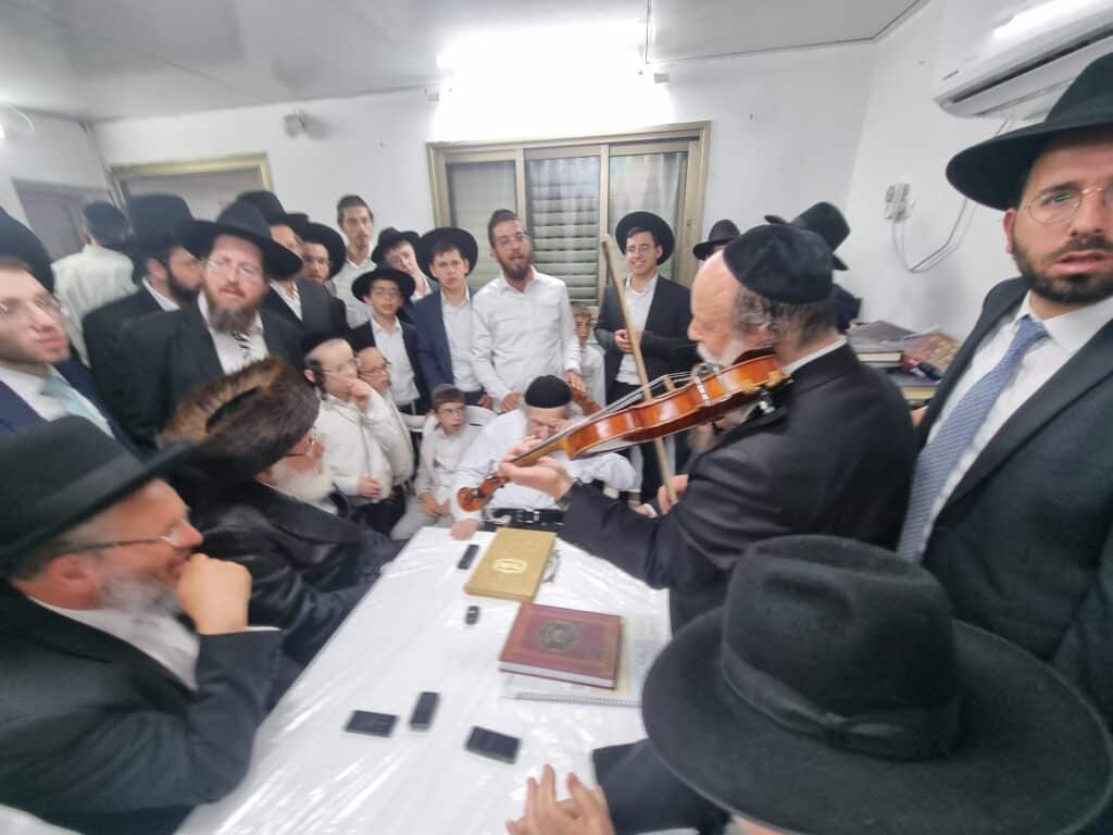 בגבעת הישיבה ובבית: רבבות הקבילו את פני מרן הגר"ד לנדו בגבעת הישיבה ובבית: רבבות הקבילו את פני מרן הגר"ד לנדו