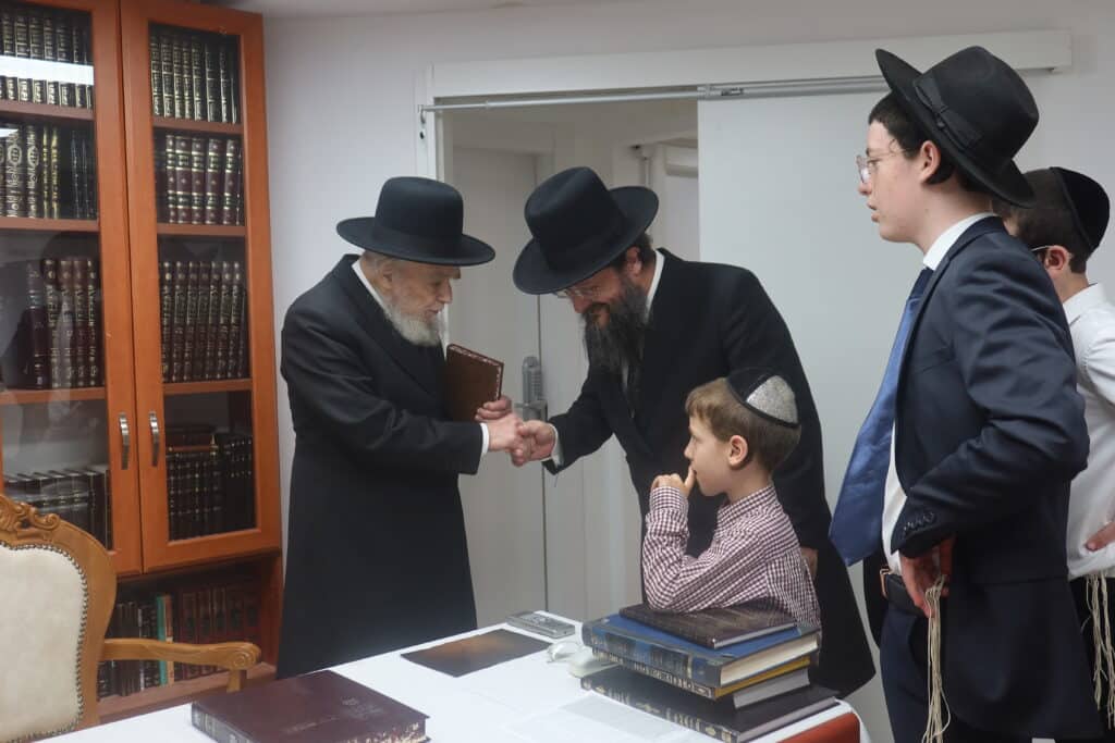 בגבעת הישיבה: ראשי הישיבות הקבילו את פני הגרמ"ה הירש