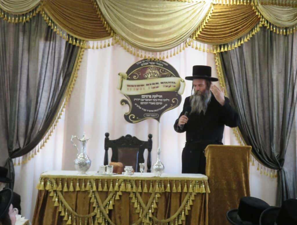 עם כד הכסף: ל"ג בעומר בחצר הקודש שומרי אמונים