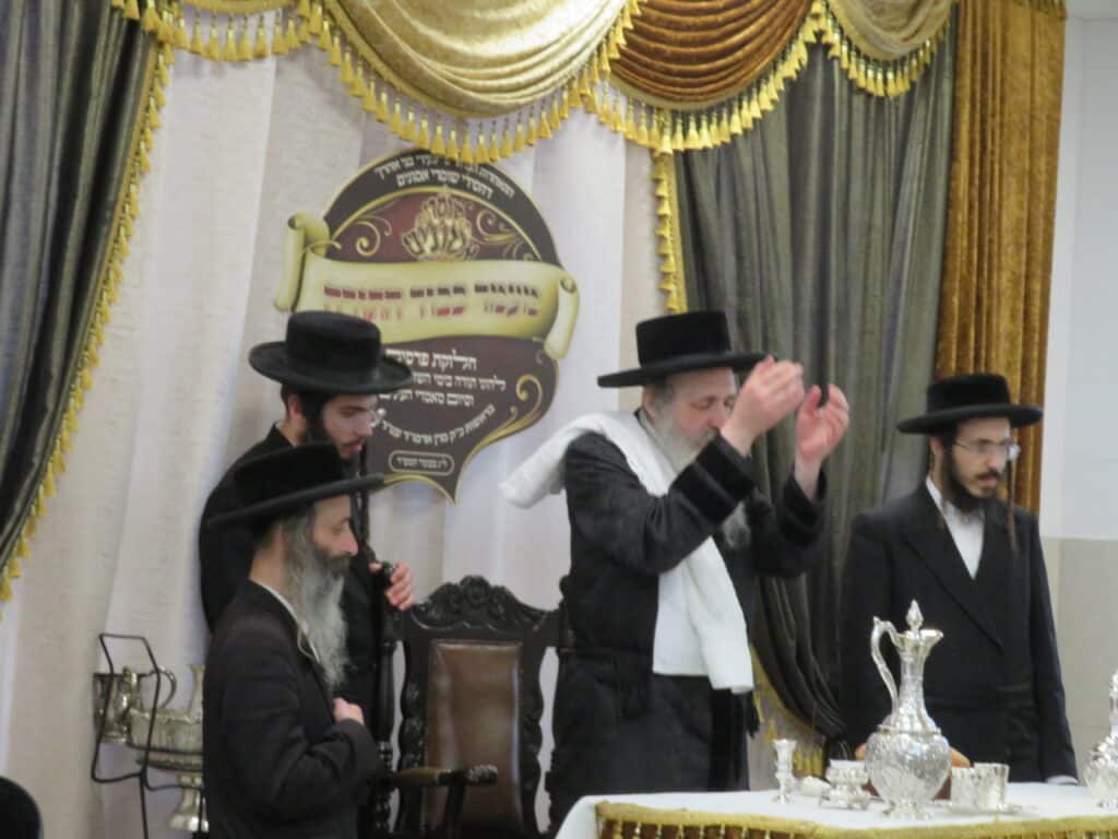 עם כד הכסף: ל"ג בעומר בחצר הקודש שומרי אמונים