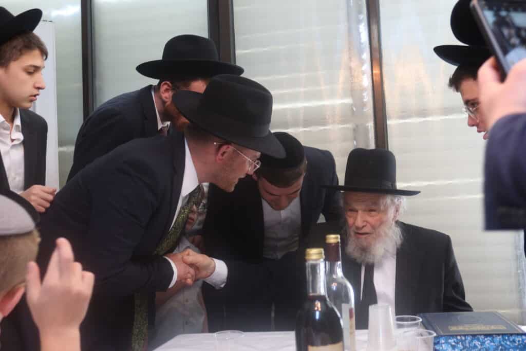 בגבעת הישיבה: ראשי הישיבות הקבילו את פני הגרמ"ה הירש