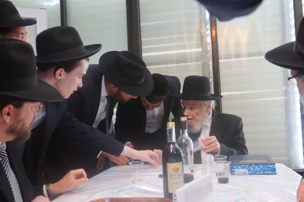 בגבעת הישיבה: ראשי הישיבות הקבילו את פני הגרמ"ה הירש