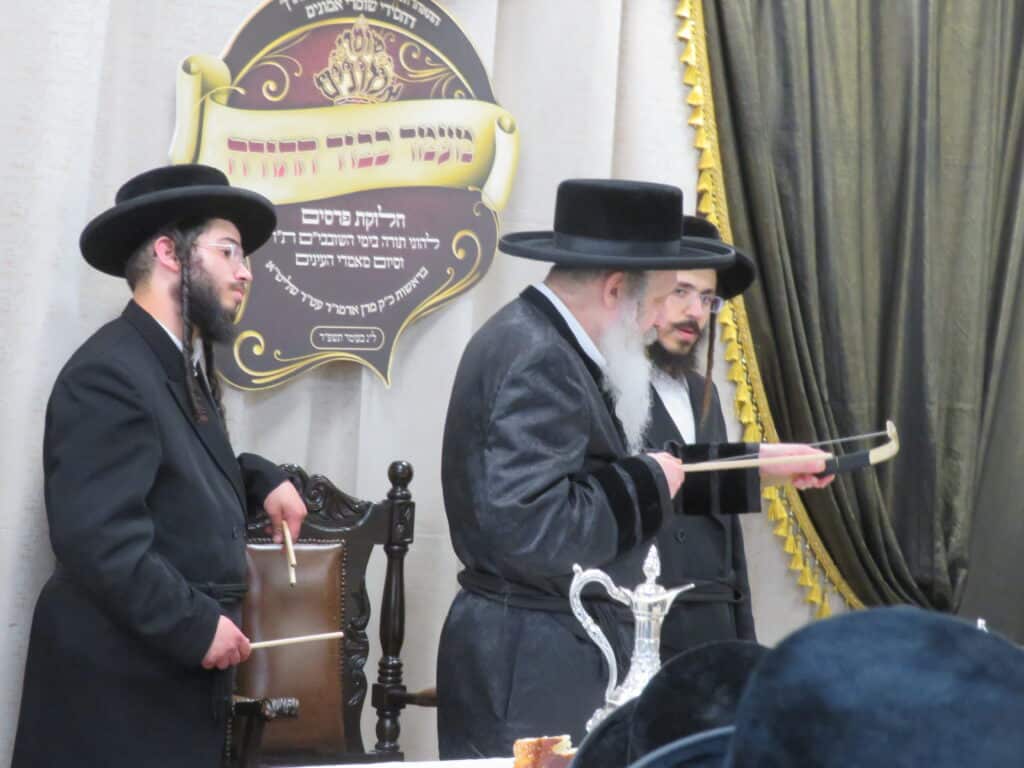 עם כד הכסף: ל"ג בעומר בחצר הקודש שומרי אמונים