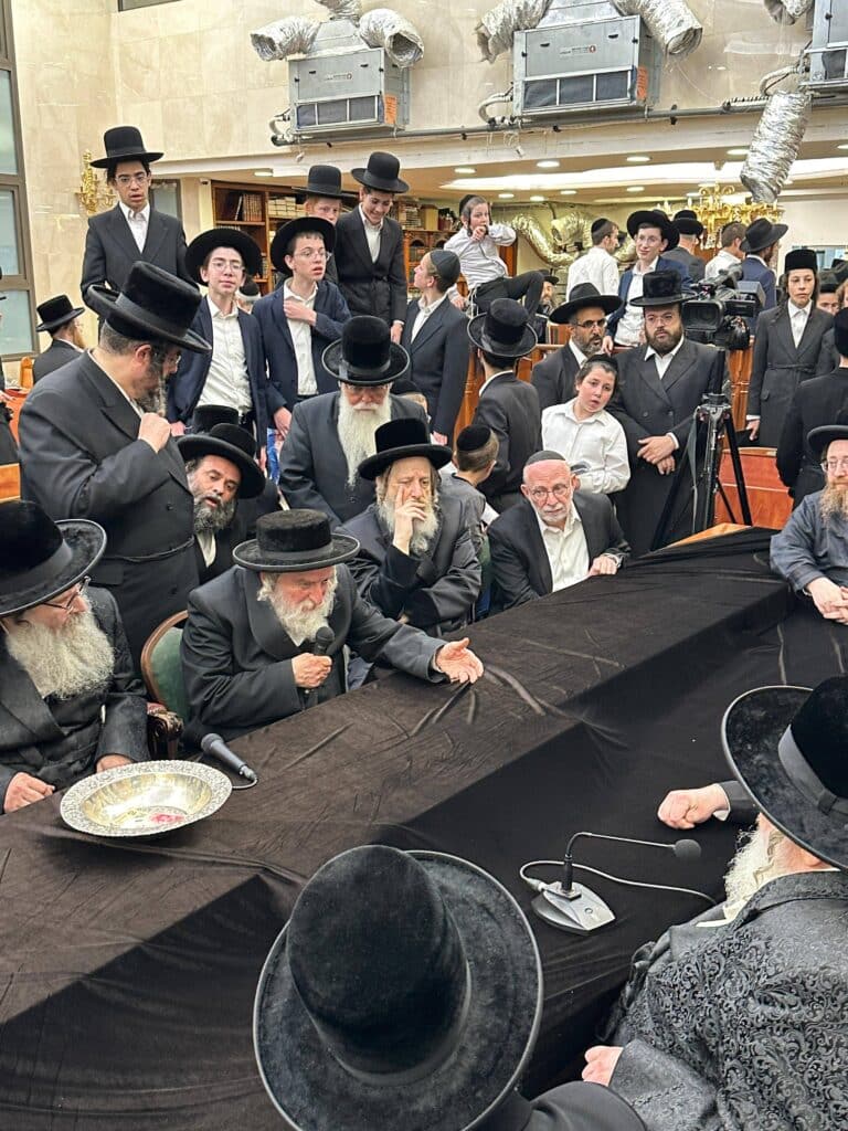 האדמו"ר ישב שבעה על בתו ע"ה: כולם עלו לנחם