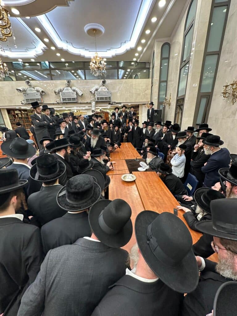 האדמו"ר ישב שבעה על בתו ע"ה: כולם עלו לנחם