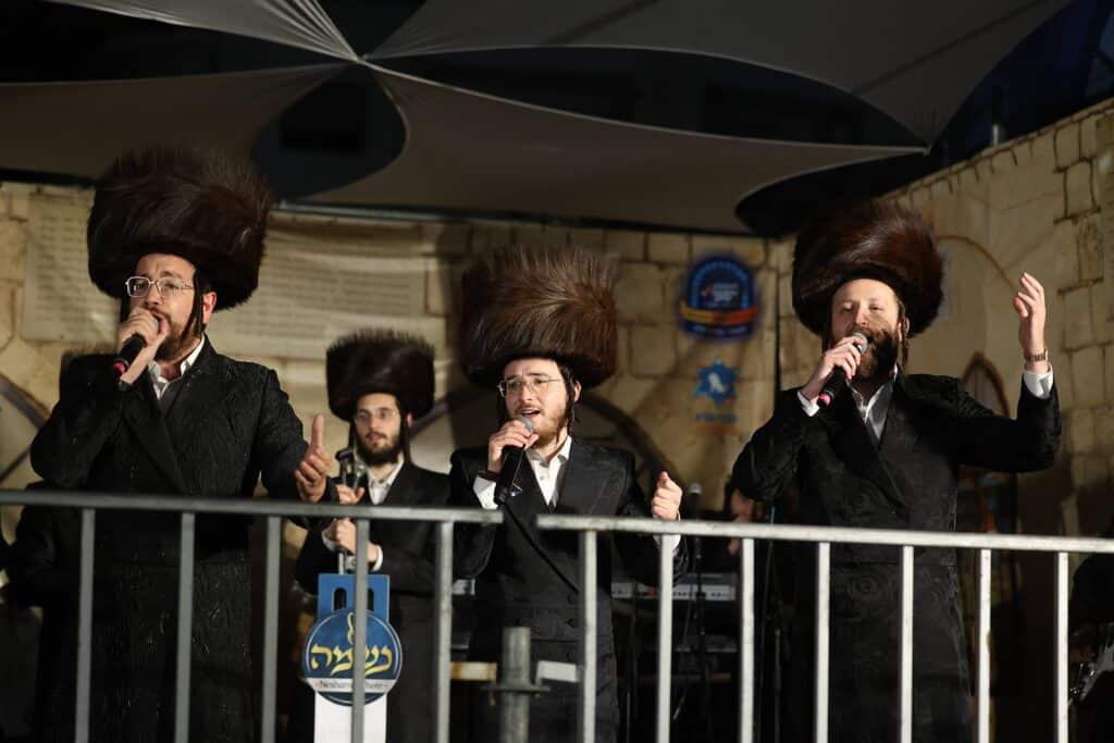 גלריה: רבבות השתתפו בהילולת הרשב"י ב'חצר ההילולא'