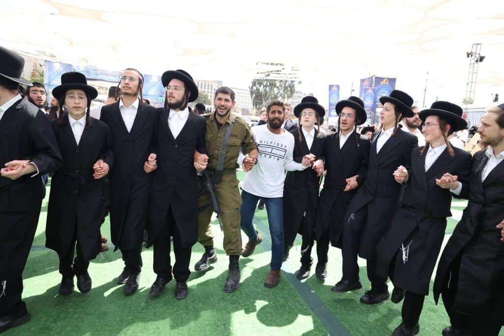 גלריה: רבבות השתתפו בהילולת הרשב"י ב'חצר ההילולא'