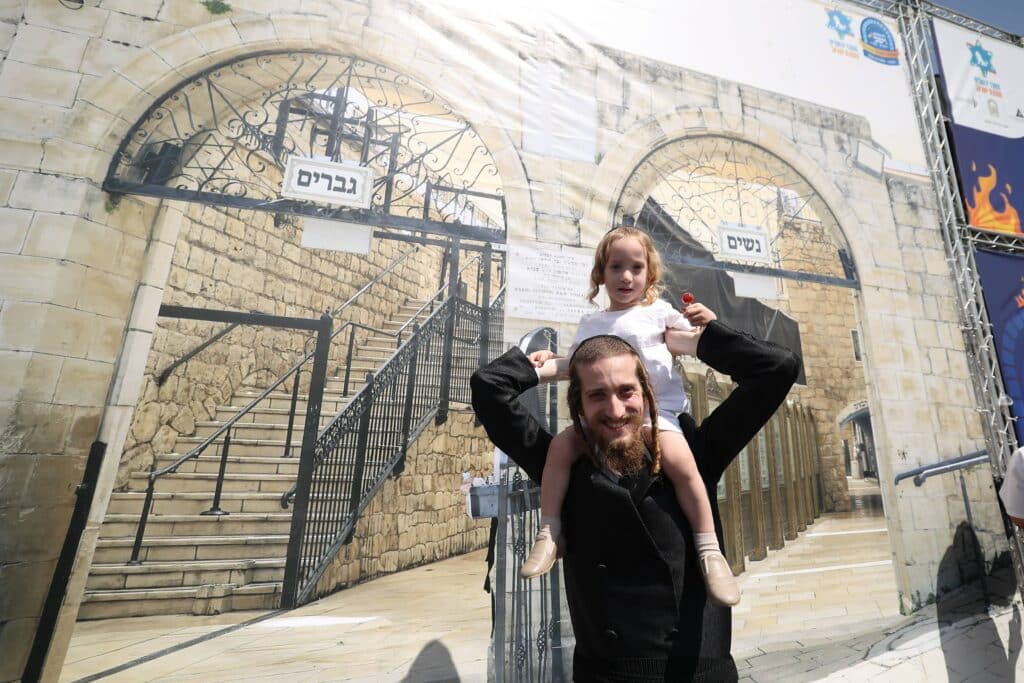 גלריה: רבבות השתתפו בהילולת הרשב"י ב'חצר ההילולא'