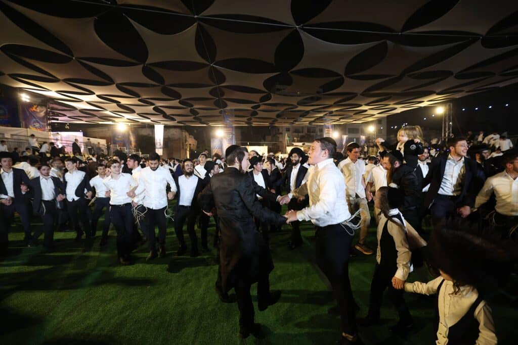 גלריה: רבבות השתתפו בהילולת הרשב"י ב'חצר ההילולא'