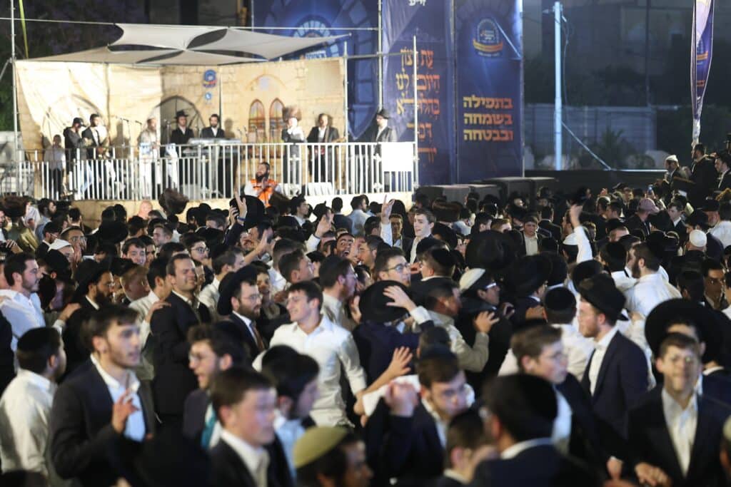 גלריה: רבבות השתתפו בהילולת הרשב"י ב'חצר ההילולא'