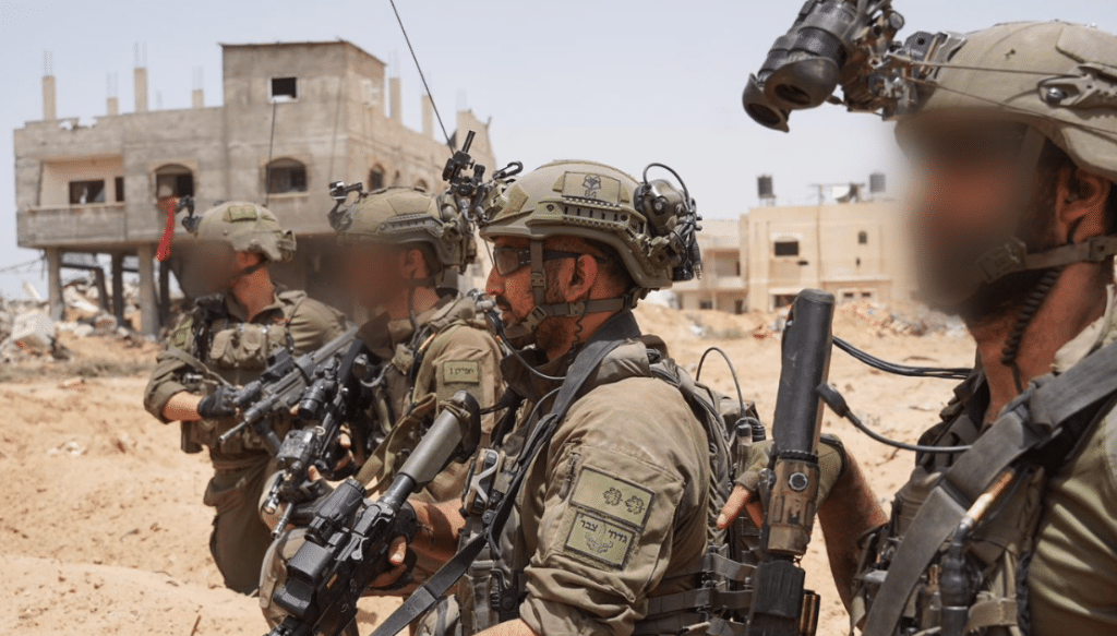 לוחמי צה"ל איתרו אמל״ח בבית קברות לוחמי צה"ל איתרו אמל״ח בבית קברות