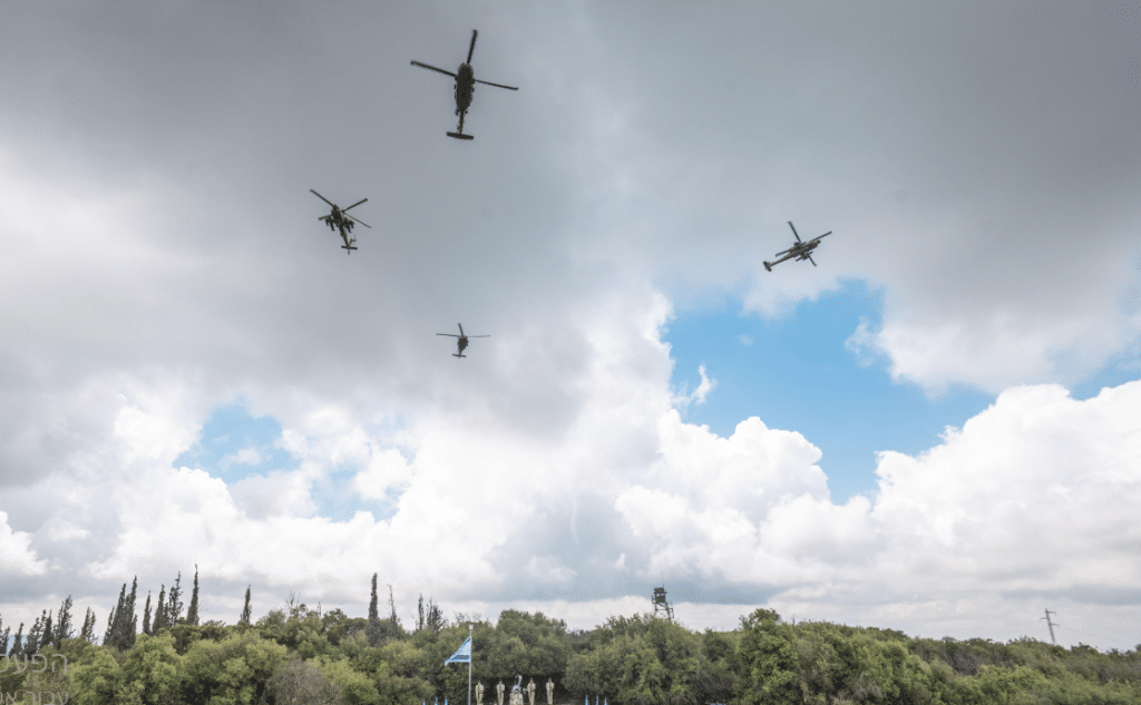 צפו: מטס הצדעה לנופלים במלחמה