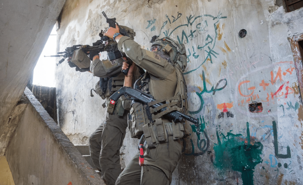 תיעוד: מחבל התכונן ליציאה מתוך פיר ומחוסל