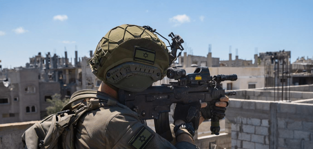 לוחמי צה"ל איתרו אמל״ח בבית קברות לוחמי צה"ל איתרו אמל״ח בבית קברות