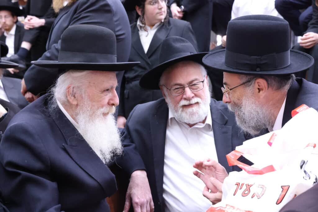 התרגשות בביאלה: האח הגדול הכתיר את אחיו הקטן