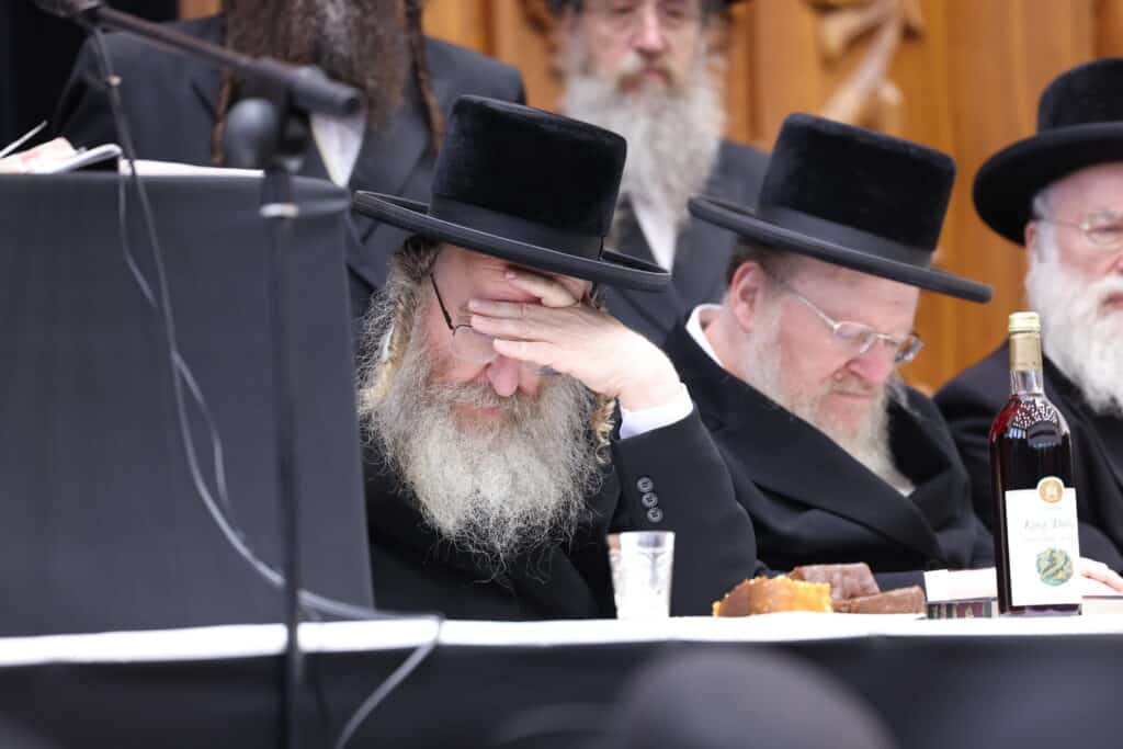 התרגשות בביאלה: האח הגדול הכתיר את אחיו הקטן