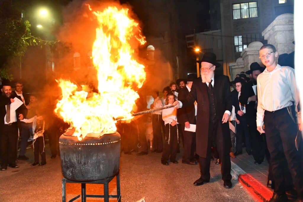 מרן ראש הישיבה הגרמ"צ ברגמן העלה את האבוקה