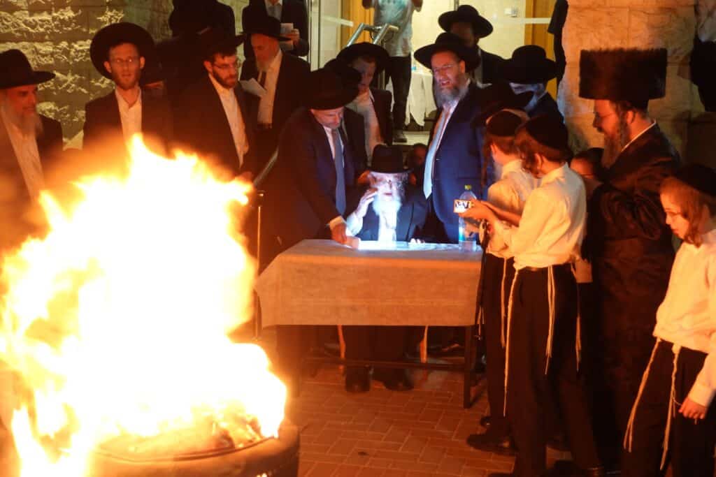 מרן ראש הישיבה הגרמ"צ ברגמן העלה את האבוקה