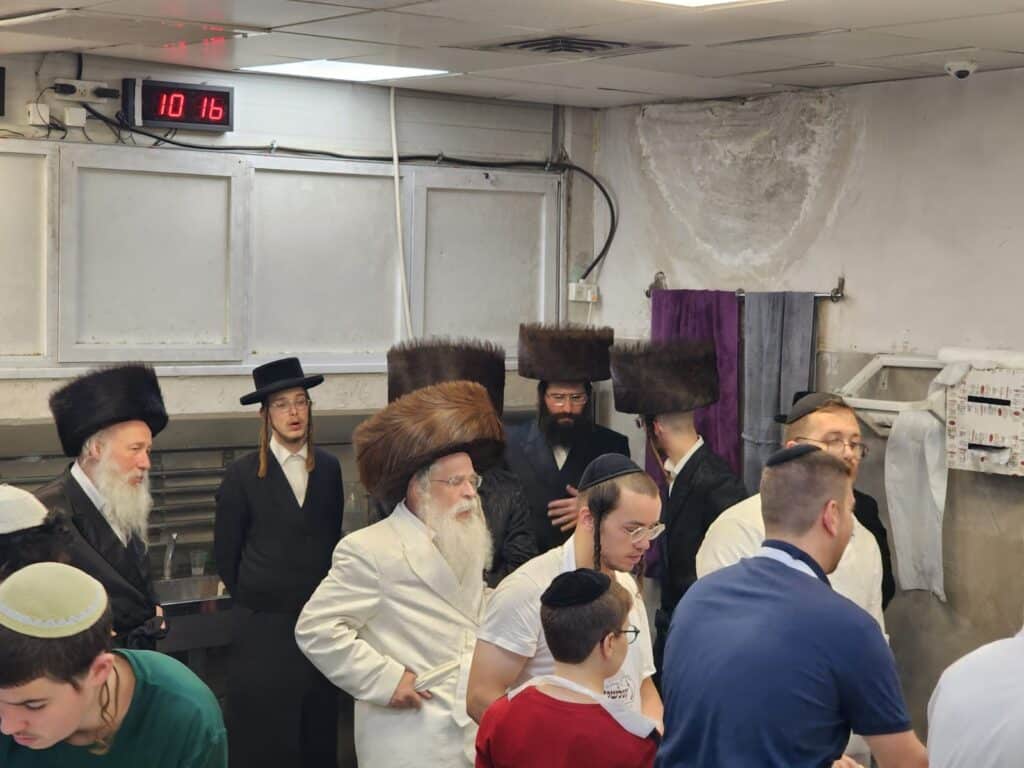 חג הפסח של האדמו"ר מנדבורנה ירושלים